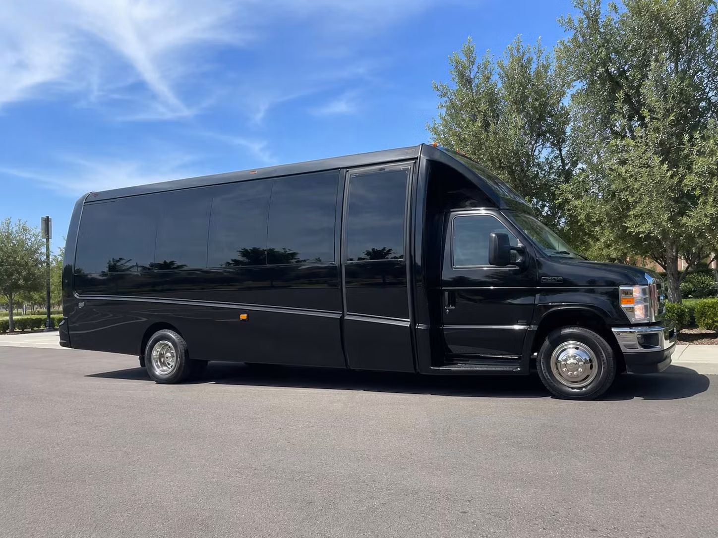 henderson 18 passenger minibus rental